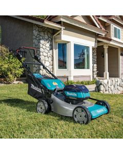 Makita GML01SM 1-1/4" x 4" 40V XGT Cordless Self‑Propelled Lawn Mower Kit